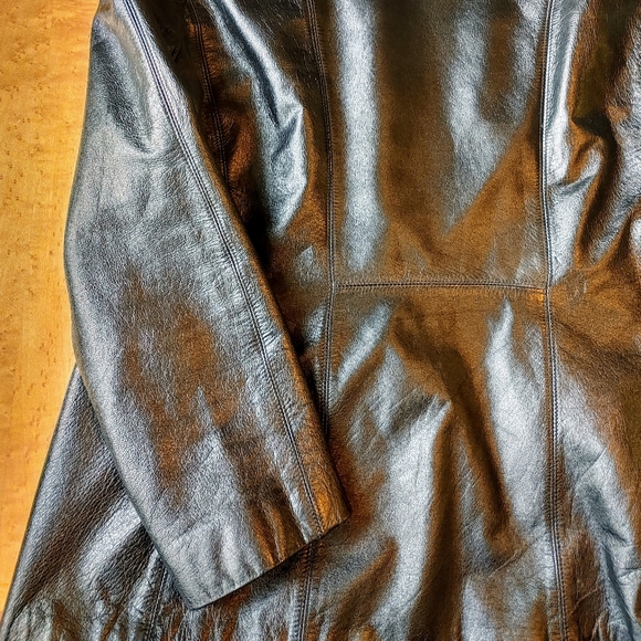 Vintage Danier Genuine Leather Coat- Sz. Medium - Picture 3 of 10